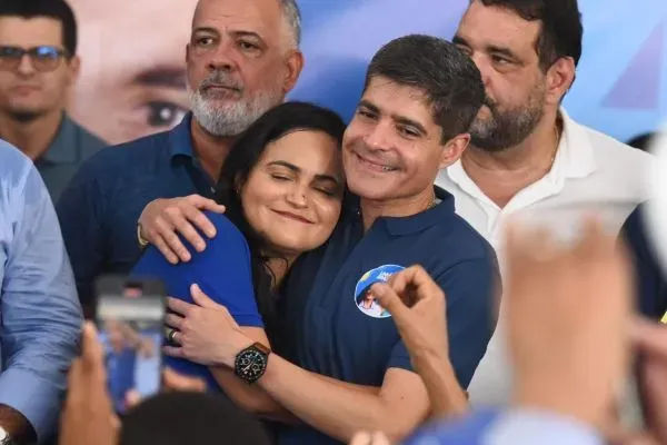 ACM Neto critica grupo da prefeita Moema Gramacho por usar pesquisas fakes