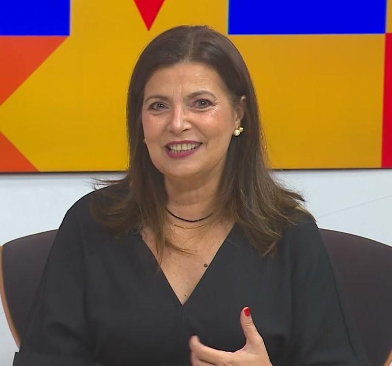 Adélia Pinheiro assume compromisso de criar passe livre estudantil e bilhete único