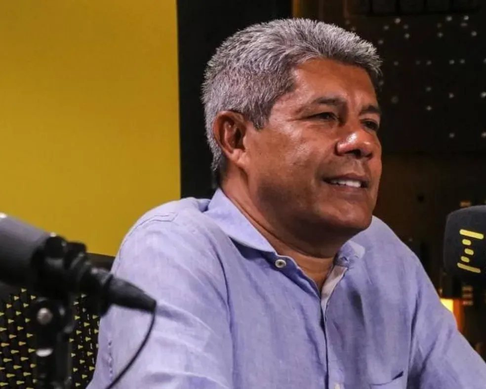 Governador Jerônimo Rodrigues minimiza ataques à candidatura de Antonio Rosalvo em Lauro de Freitas.