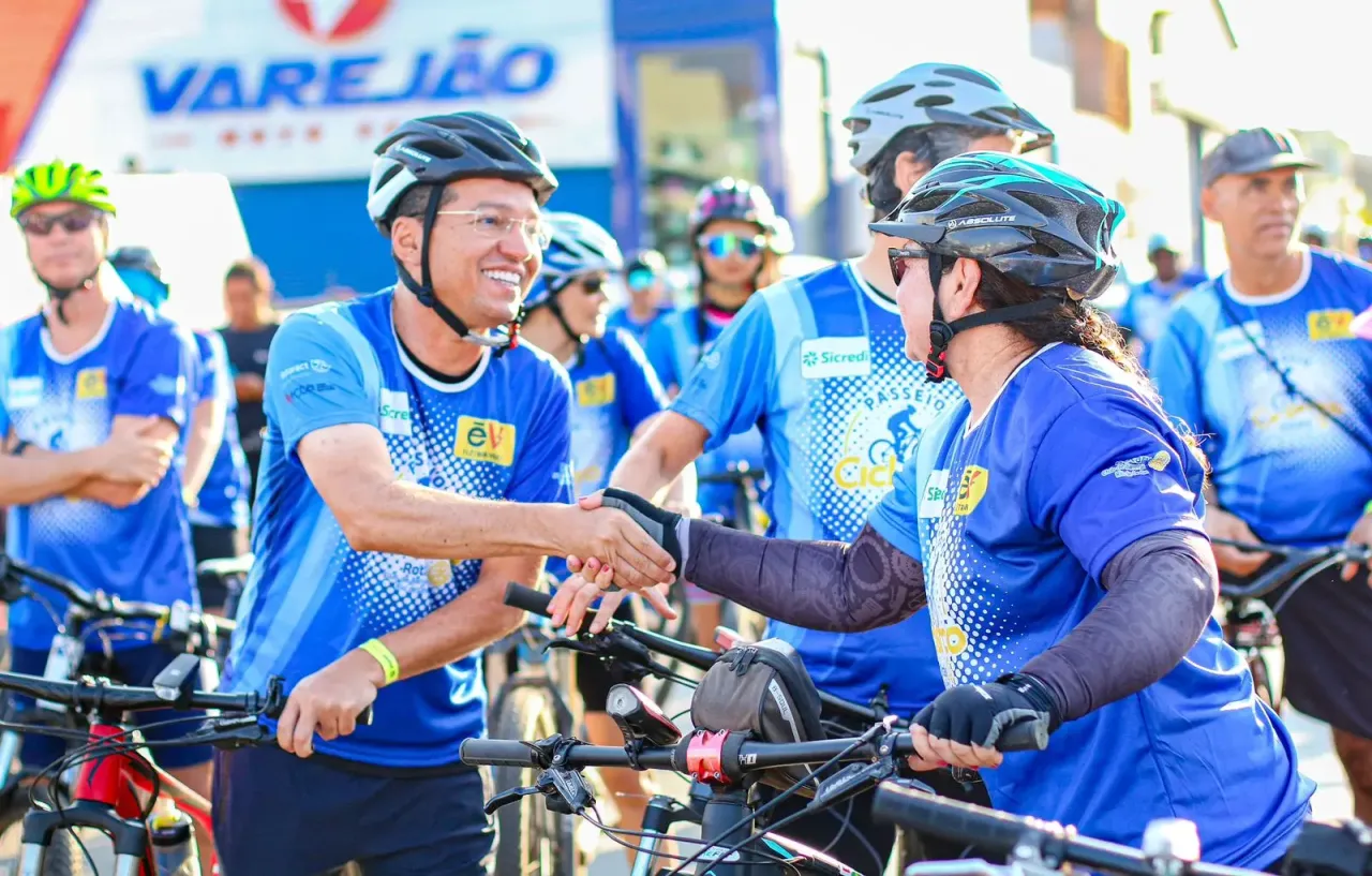 Tito e Emerson participam de passeio ciclístico em Barreiras para apoiar construção do Hospital do Câncer.