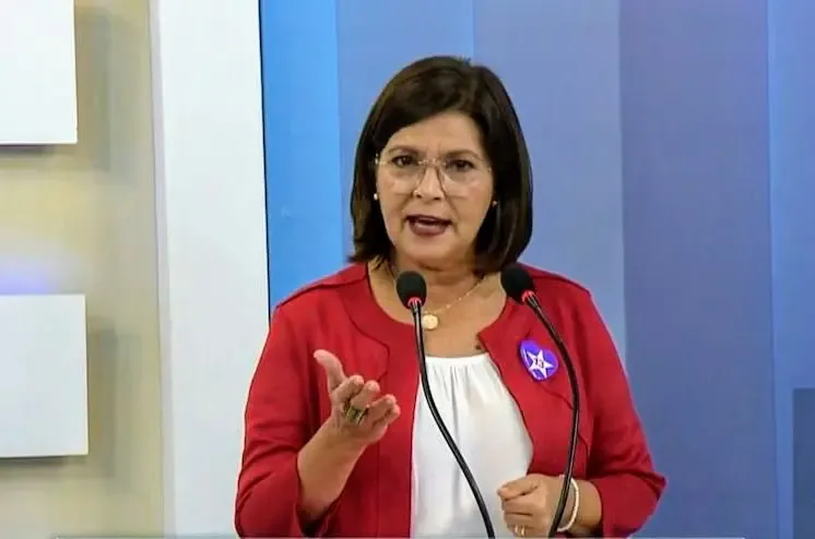 Adélia Pinheiro expõe inexperiência de Valderico em debate