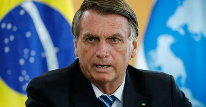 Bolsonaro critica aliados por apoio à reforma tributária e irrita parlamentares.