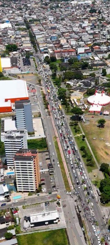 Prefeito Augusto Castro reúne milhares de pessoas em carreata