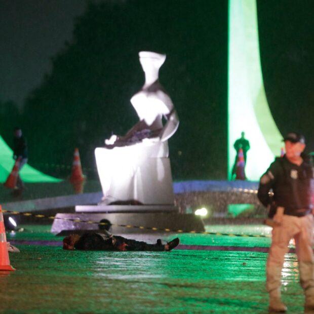 Cães farejam artefatos em casa de homem que se explodiu e esquadrão antibomba é acionado