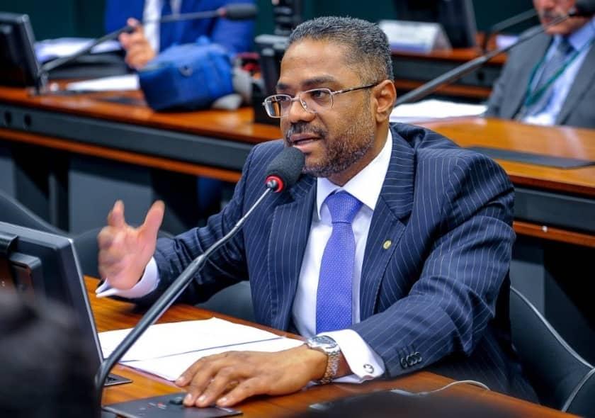 Deputado Márcio Marinho sugere chapa com Tarcísio e ACM Neto como vice