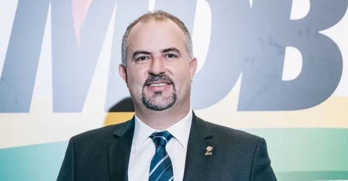 Emendas de Ricardo Maia são destinadas a cidades onde familiares ocupam cargos públicos.