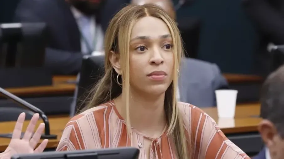 PEC de Erika Hilton busca acabar com a jornada 6×1 e garante descanso semanal mais digno.