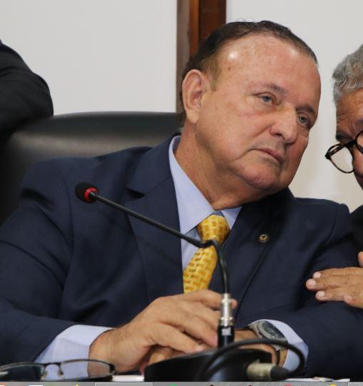 Gilmar Mendes determina afastamento de Adolfo Menezes da presidência da Alba.