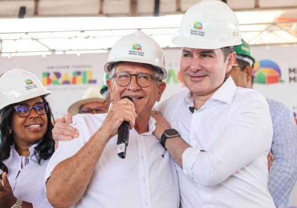 Prefeito de Camaçari e ministro das cidades vistoriam obras do Minha Casa, Minha Vida.
