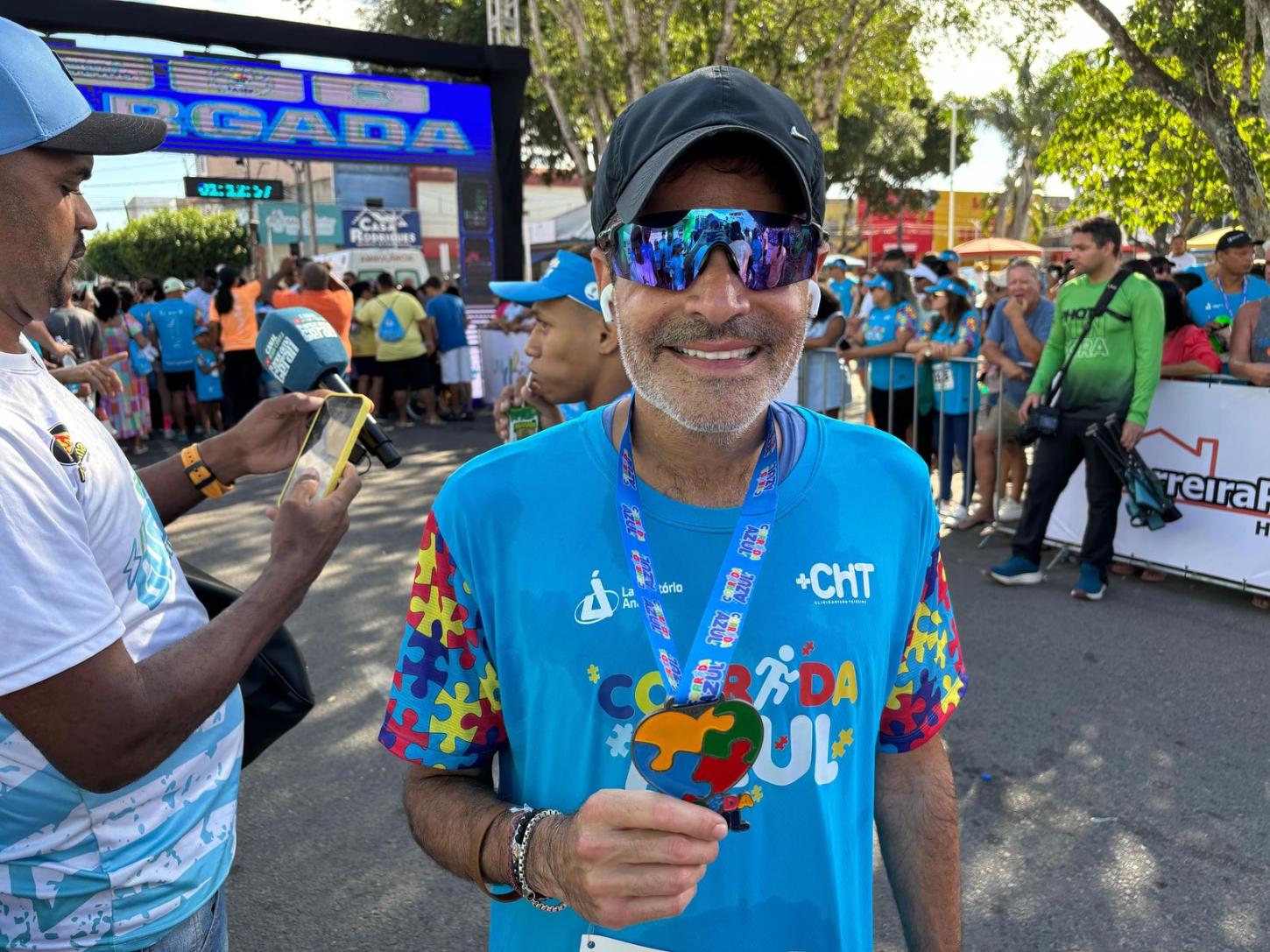 ACM Neto participa da Corrida Azul em Santo Estêvão e anuncia retomada de viagens pelo interior da Bahia.