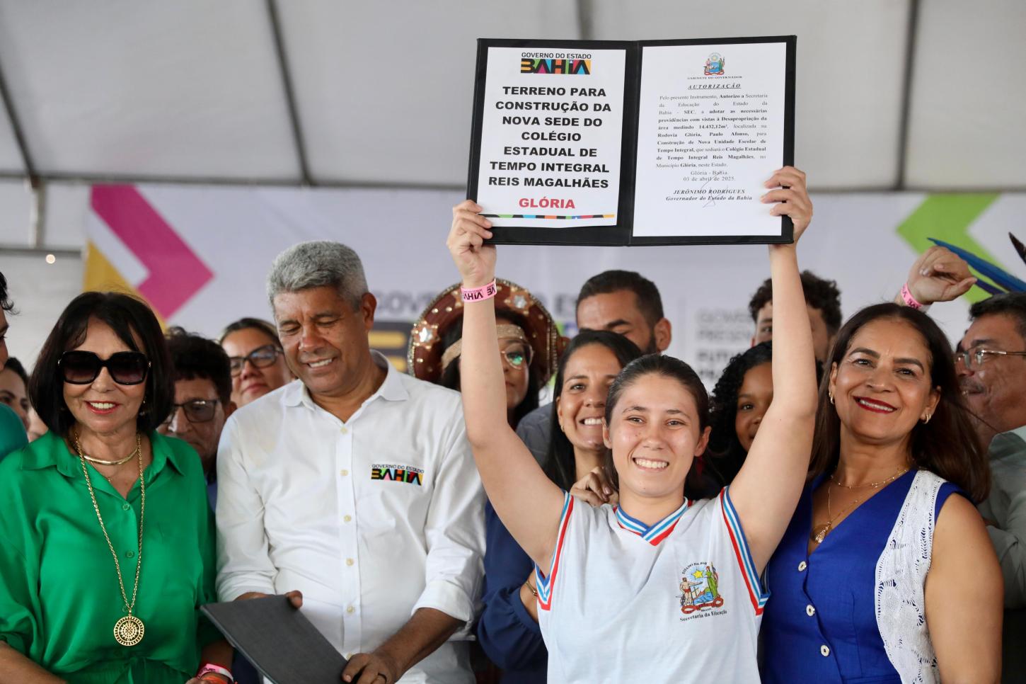 Governo da Bahia amplia colégio em Glória e anuncia novas obras para educação e infraestrutura.