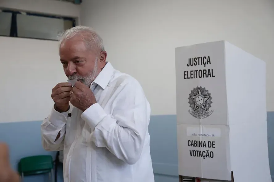 Lula surpreende e anuncia candidatura à reeleição em 2026 durante jantar com deputados