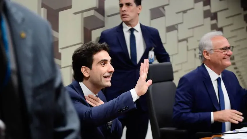 Presidente do Banco Central destaca economia aquecida e inflação elevada no Brasil.