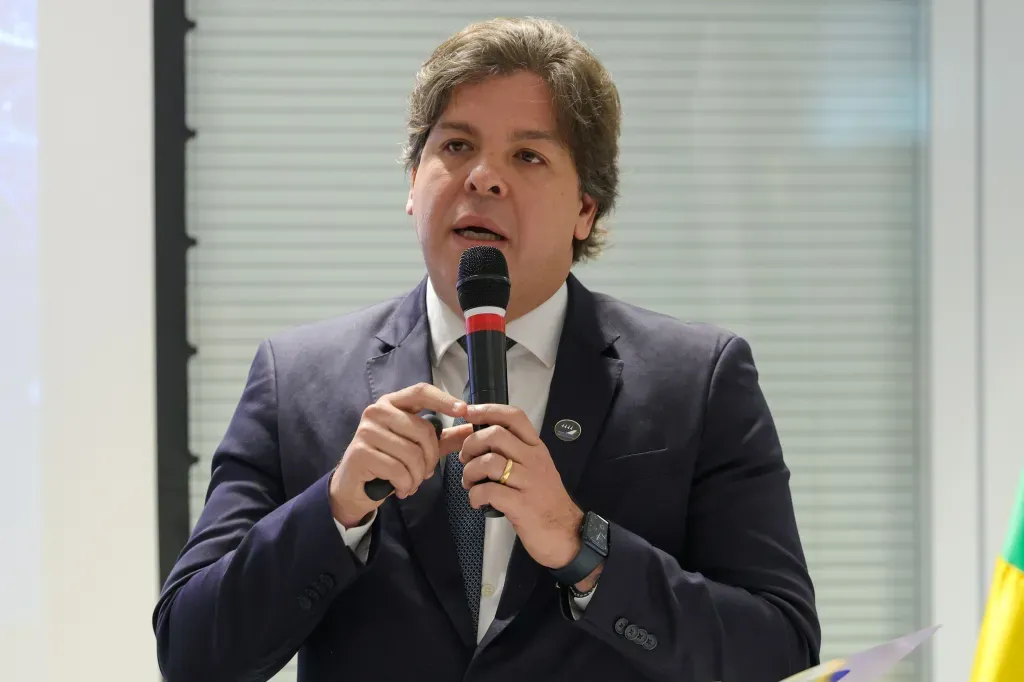 Frederico Siqueira Filho toma posse como novo ministro das Comunicações no governo Lula.