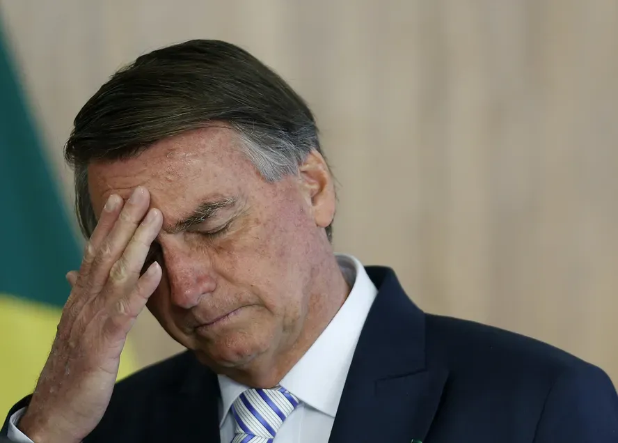 STF inicia nova fase de julgamento sobre tentativa de golpe envolvendo Bolsonaro.