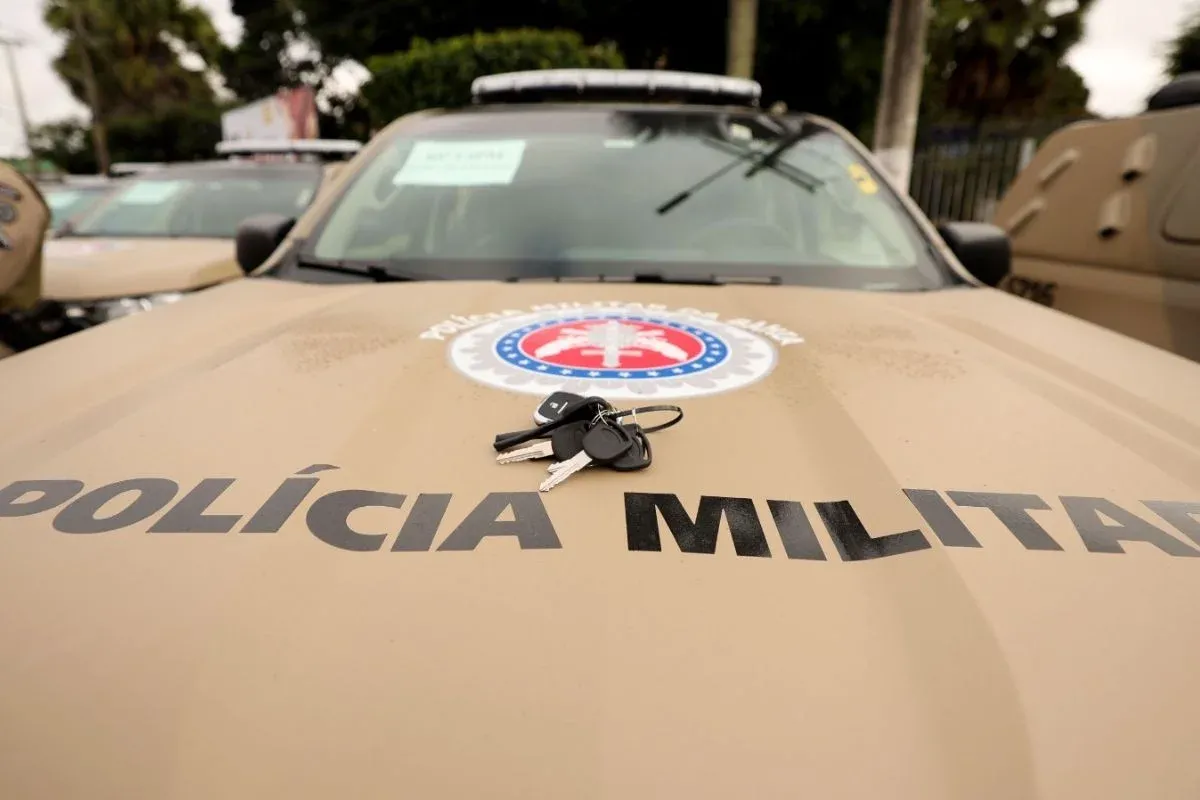 Bahia entrega 65 novas viaturas à PM em Feira de Santana e alcança marca de 700 veículos renovados em 2025.