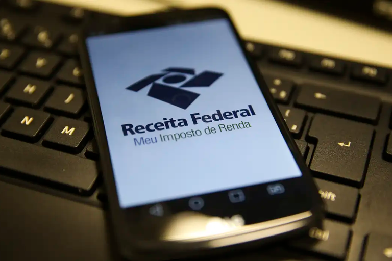 Câmara aprova isenção do IR para quem ganha até R$ 5 mil; medida pode beneficiar 500 mil brasileiros.