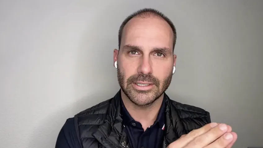 Eduardo Bolsonaro diz, nos EUA, que não pretende voltar ao Brasil com medo de prisão.