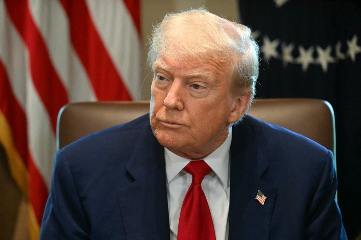 Trump impõe tarifa de 50% ao Brasil e acirra tensão diplomática com Lula.