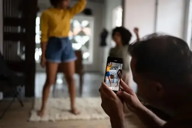 Câmara deve votar projeto contra adultização infantil nas redes sociais.