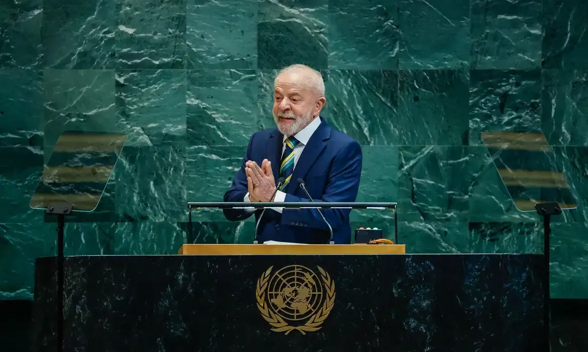 Lula encerra agenda em Nova York com debates sobre democracia e clima na ONU.