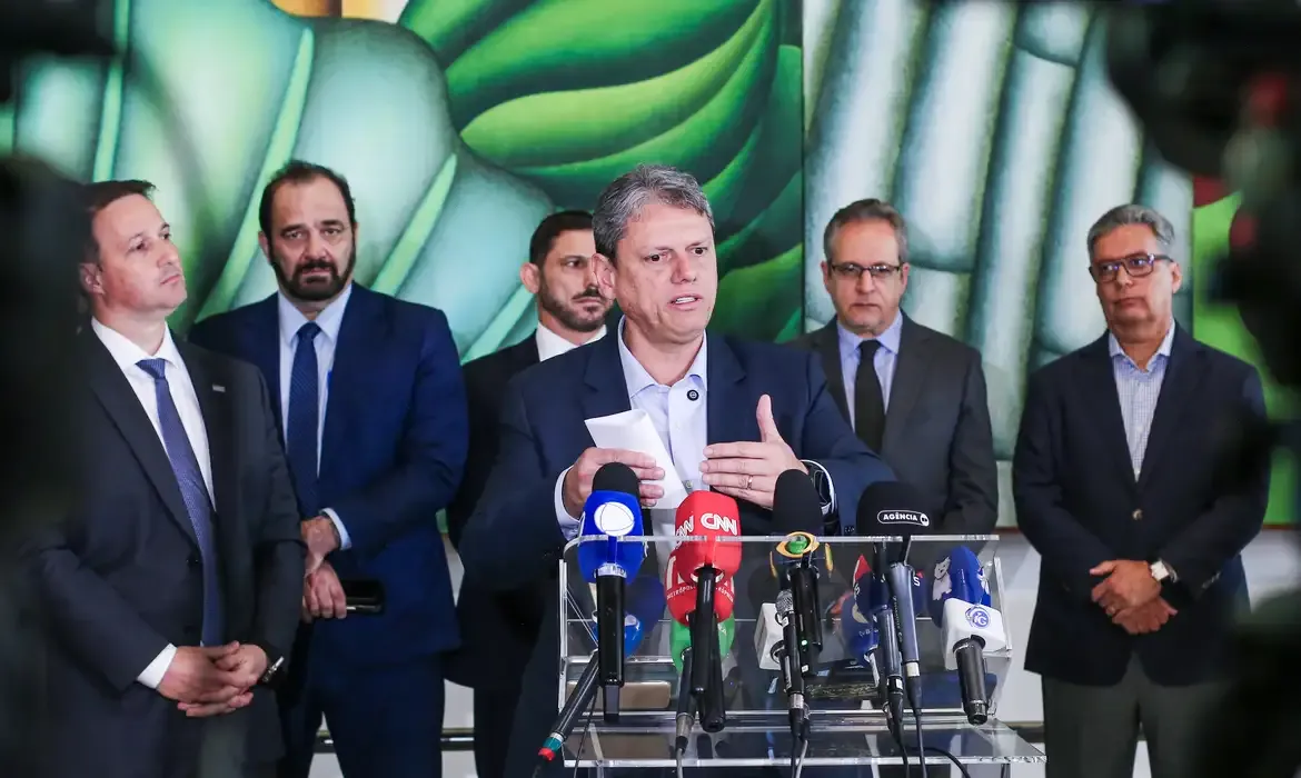 Cinco pessoas morrem após intoxicação por metanol em SP.