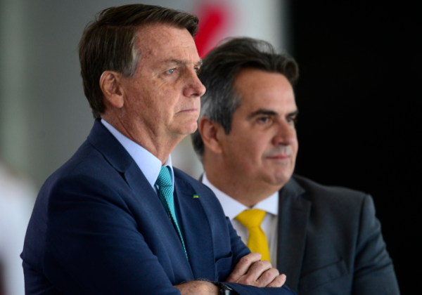 Ciro Nogueira diz que Bolsonaro deve escolher entre Tarcísio e Ratinho Jr. para disputar a Presidência em 2026.