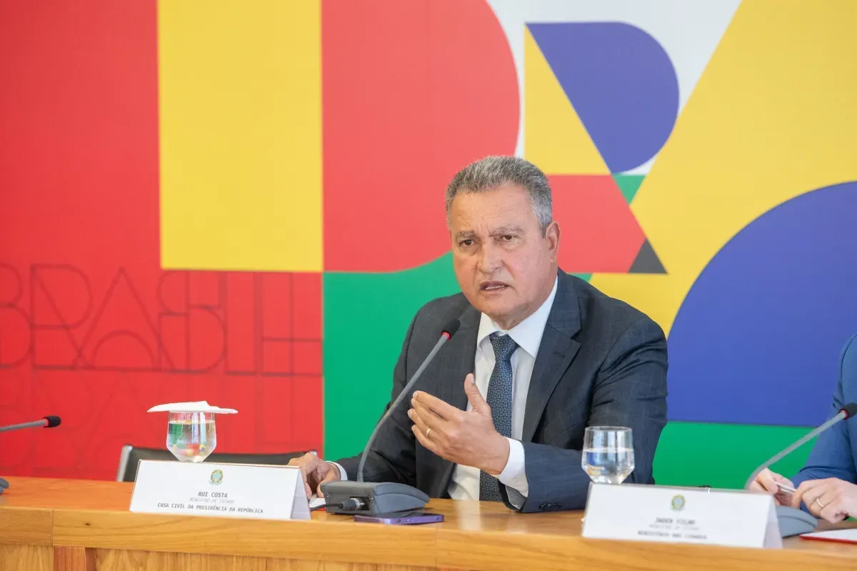 Rui Costa entra no páreo pelo Senado e amplia disputa interna no PT da Bahia.