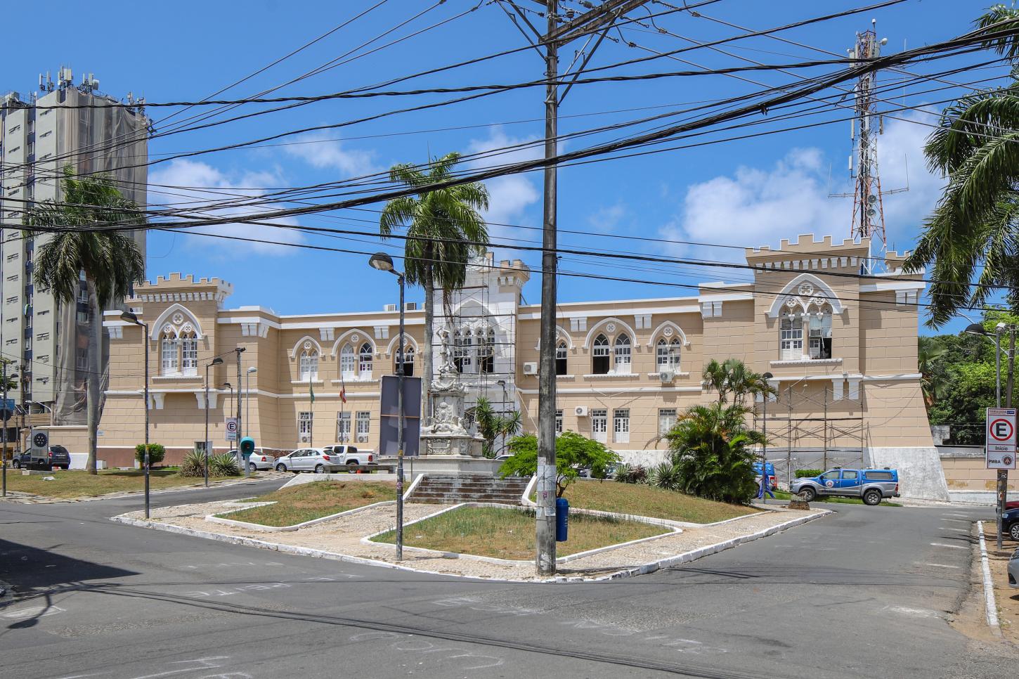 Após alerta do MP, PM-BA cobra desfiliação de policiais ativos e reforça fiscalização.