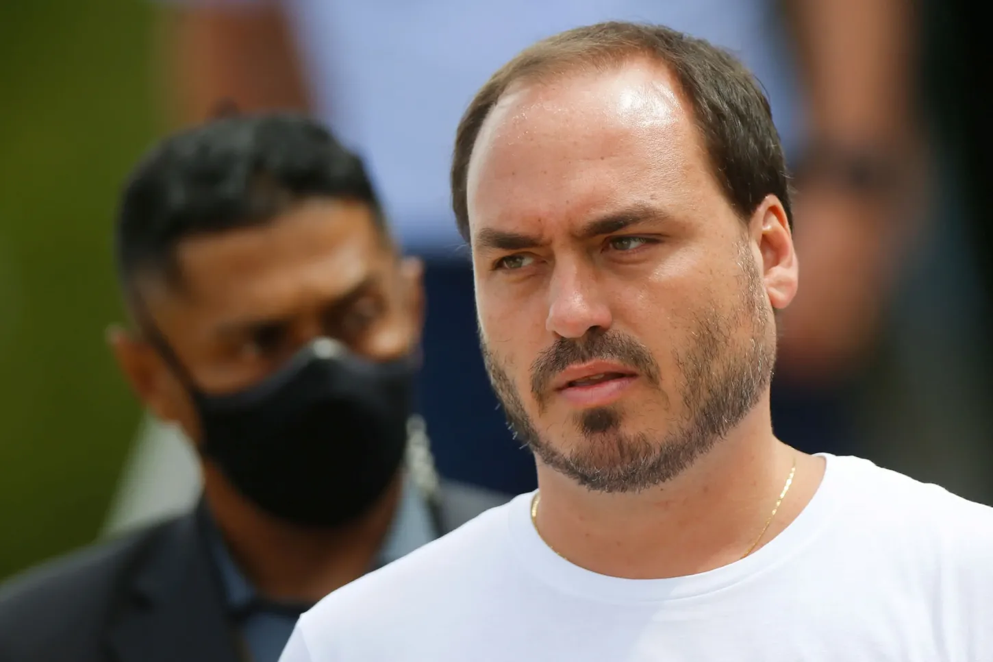 Carlos Bolsonaro diz que família está há dois dias sem notícias de Jair Bolsonaro.