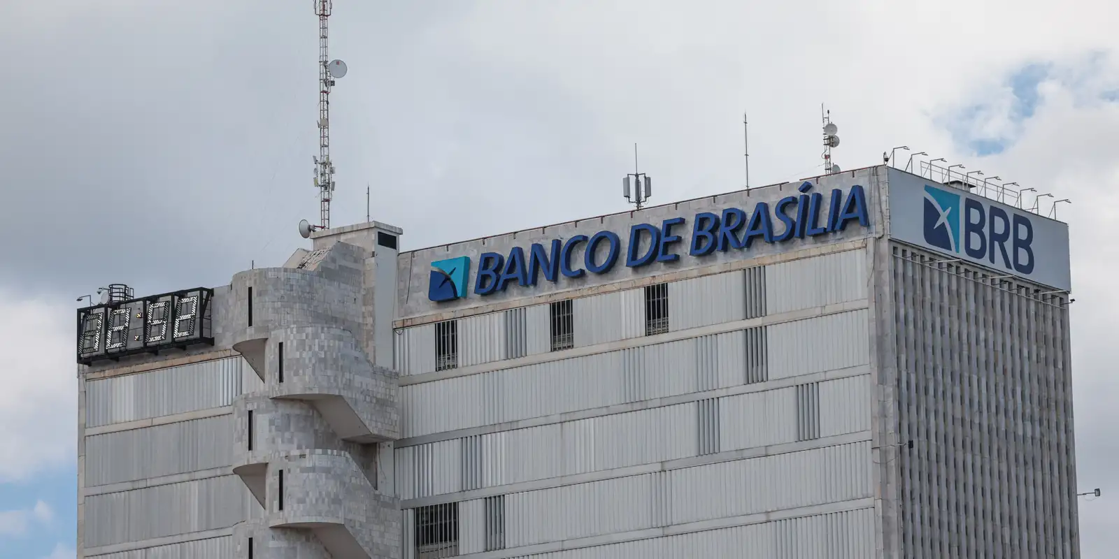 Ex-presidente do BRB aguarda para prestar novo depoimento à PF