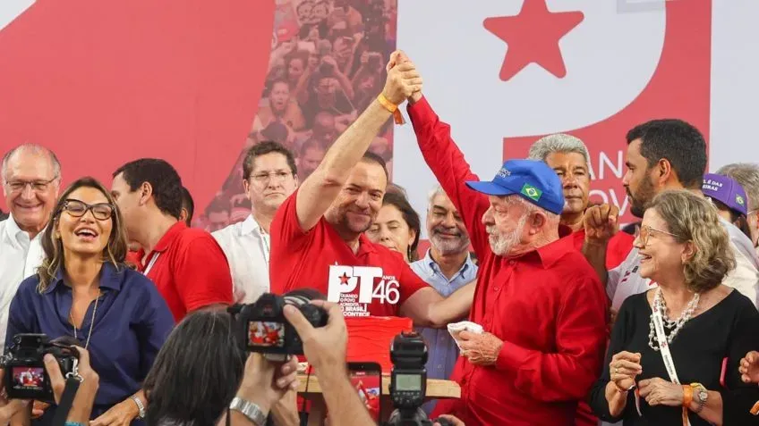 Lula celebra 46 anos do PT em Salvador e inicia articulação pública pela reeleição em 2026.